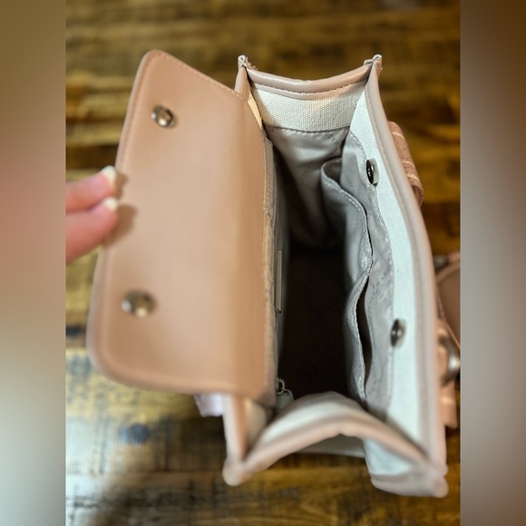 Steve Madden Tote bag with crossbody/shoulder strap. - Picture 7 of 14